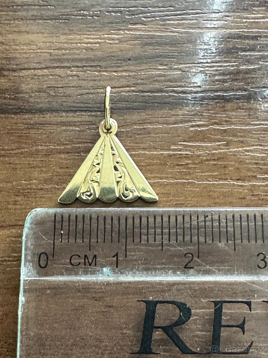 Zlatý přívěsek - 7