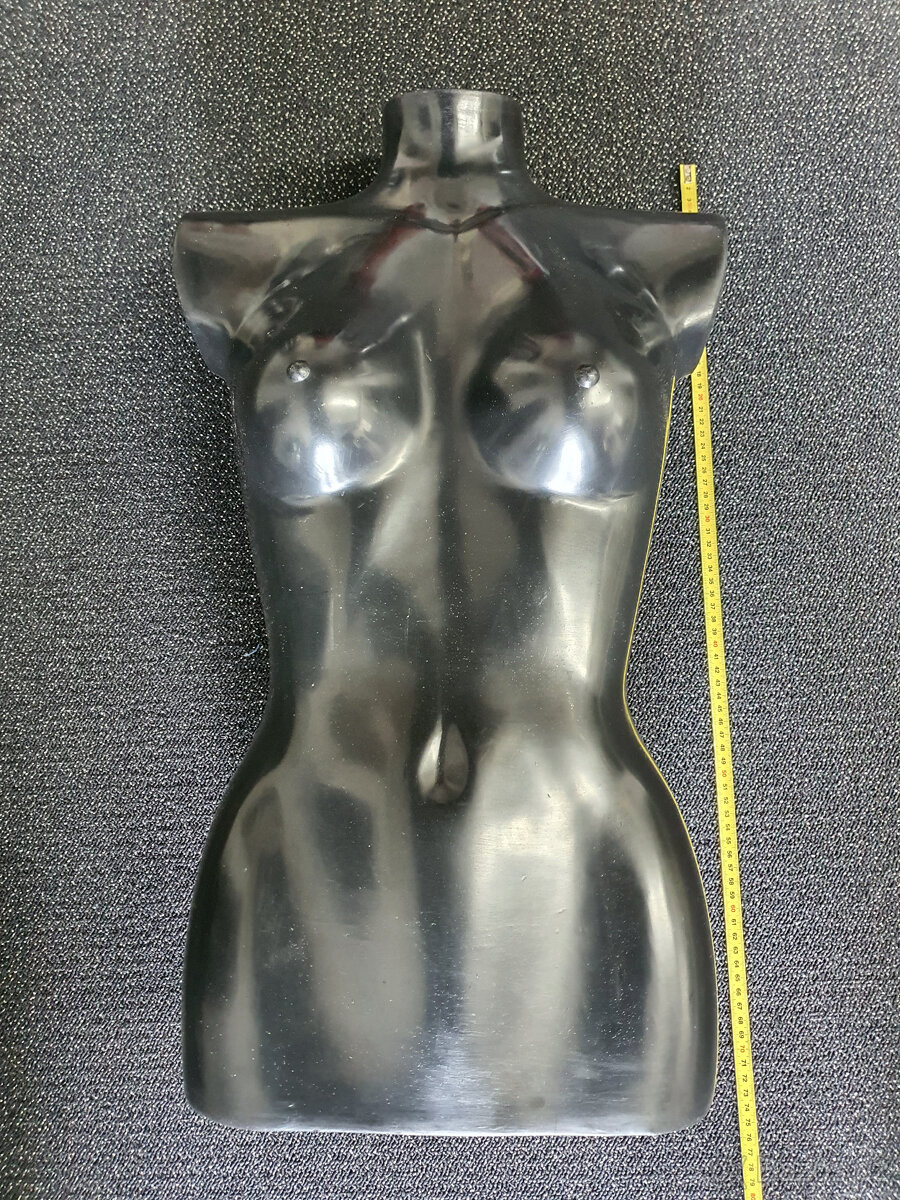 Bysta černá dámská - plastové torzo - 7