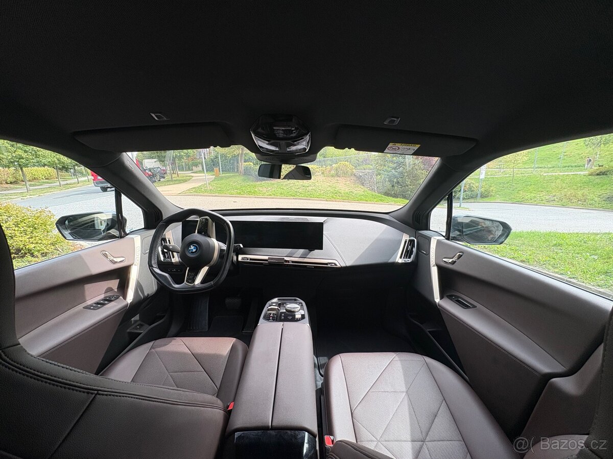 BMW iX xDrive40 71 kWh TOPSTAV - 7