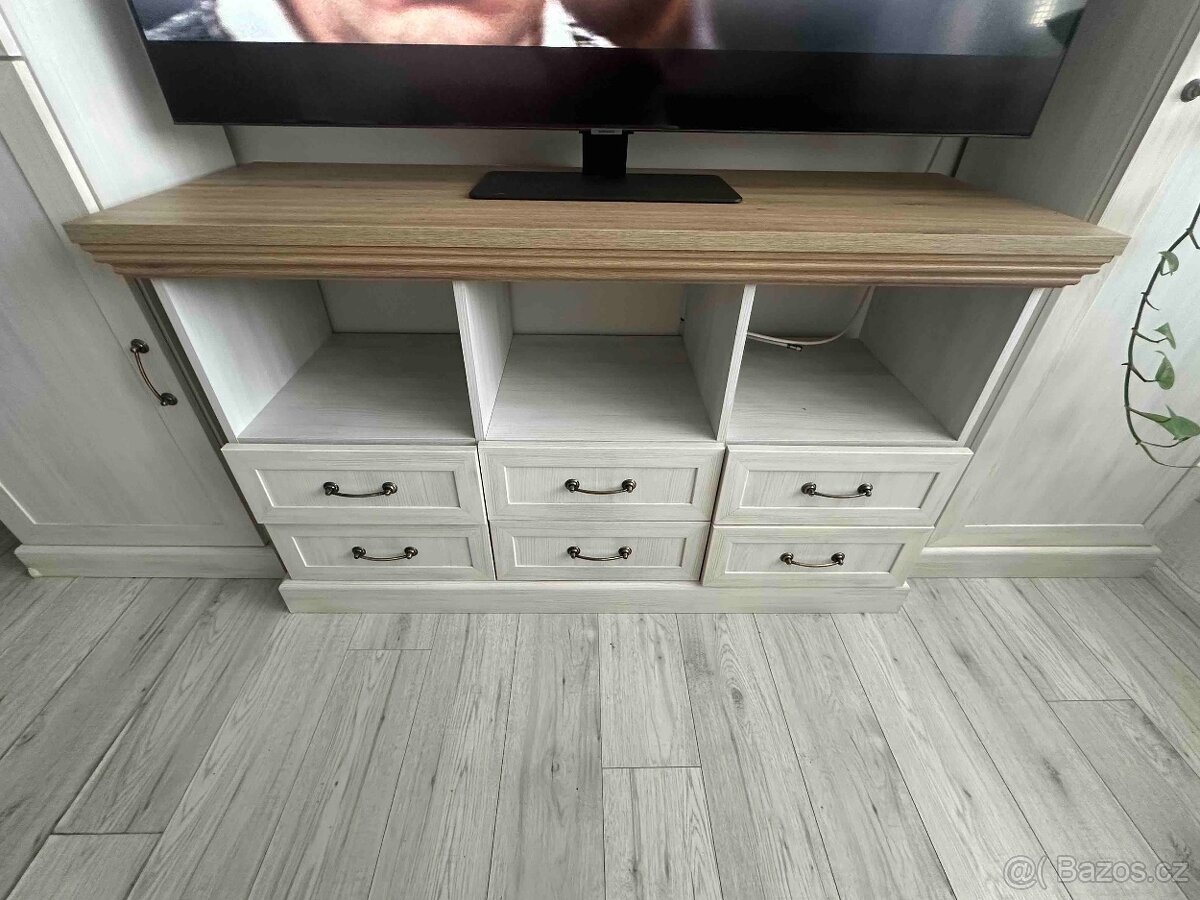 Jídelní a obývací nábytek - 7