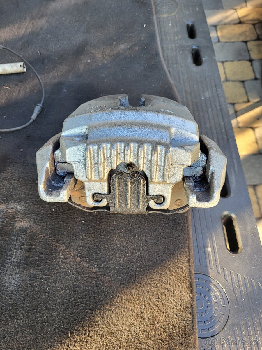 BMW e90 brzdové třmeny - 7