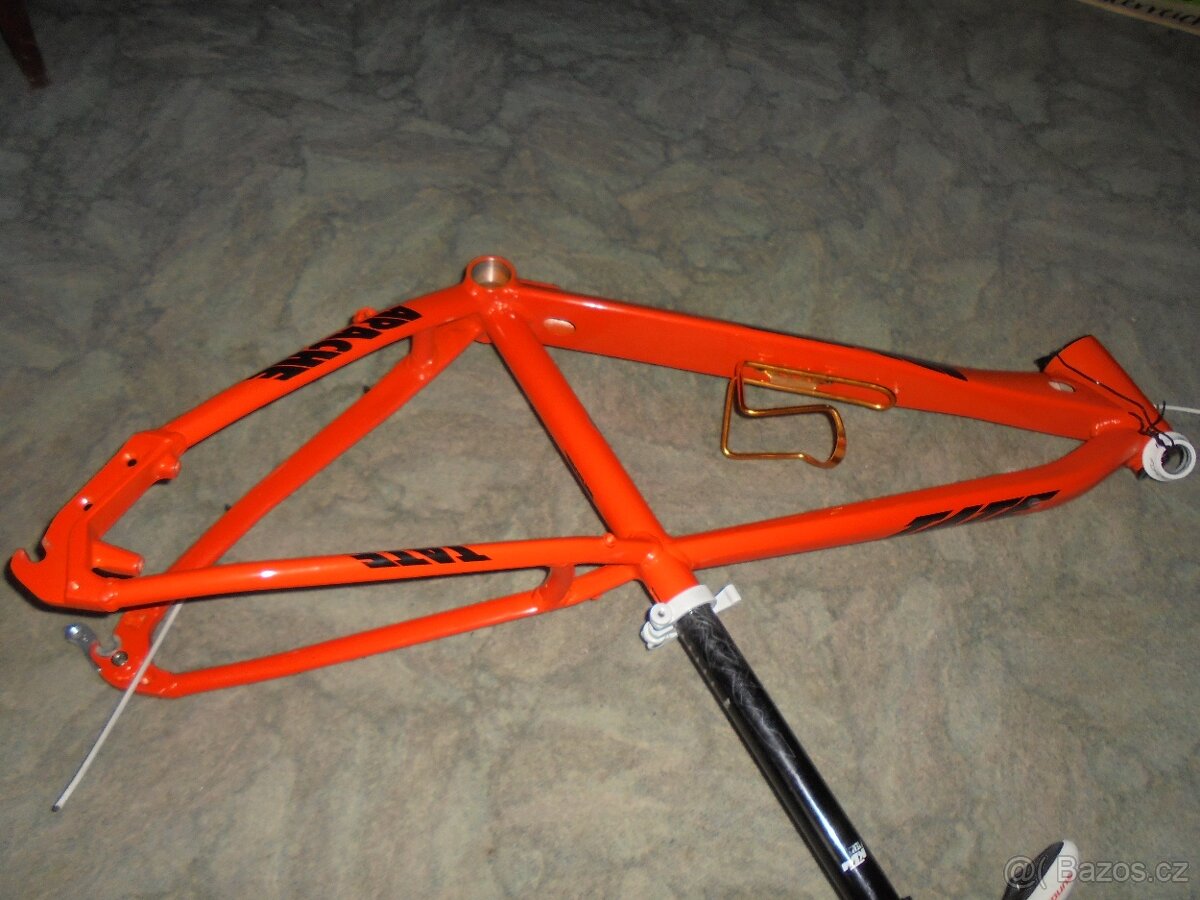 Nový Rám APACHE TATE 24 er. veľkosť 13,4" - 7