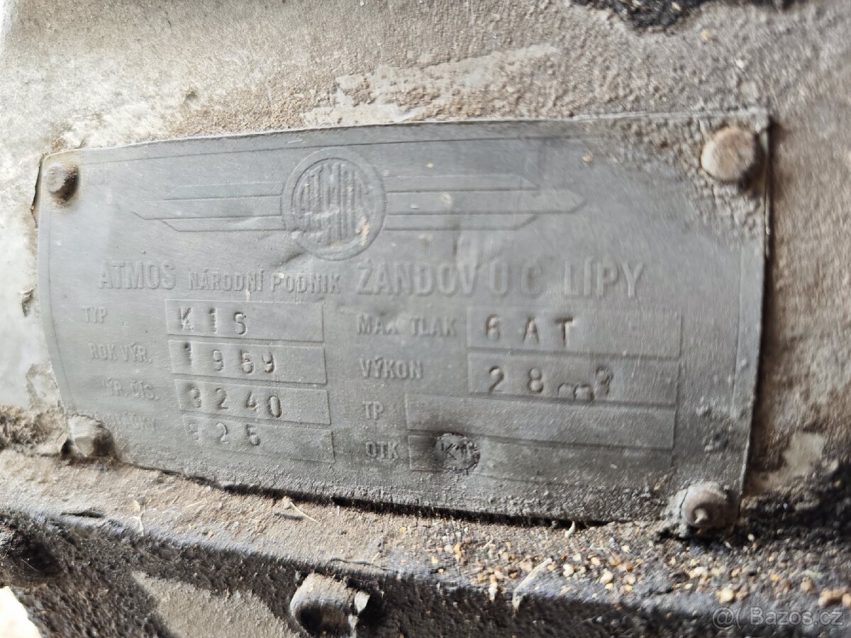 Kompresor Atmos K15 + tlaková nádoba (cca 2 500 l)
- 7