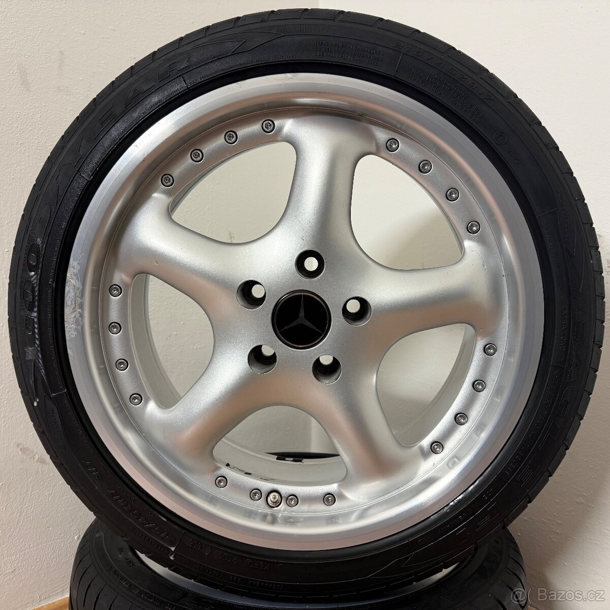 5KS MERCEDES E W124 5x112 R17 ET35+LETNÍ 215/45r17 - 7