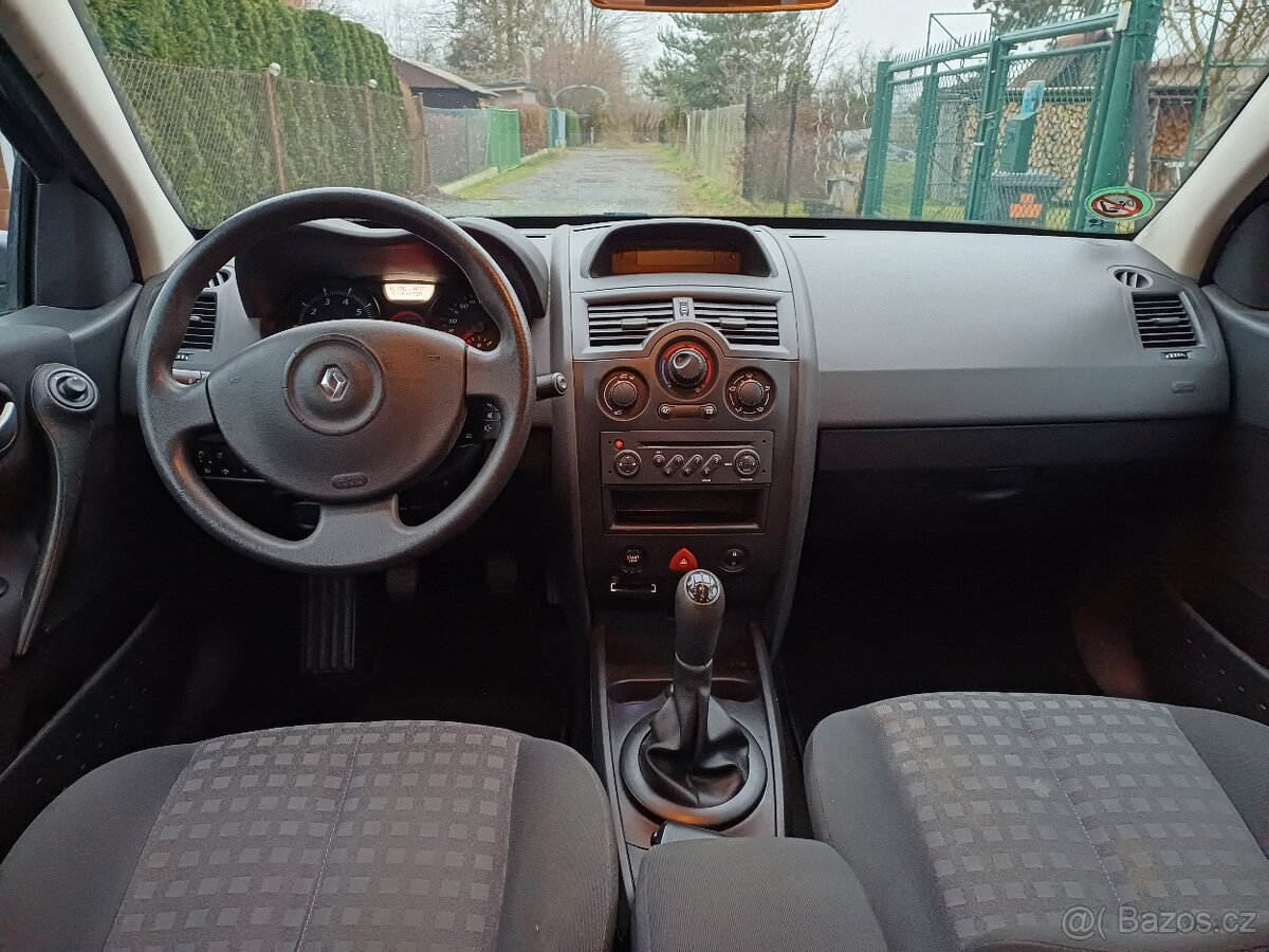 1. MAJITEL...Renault Megane 1.6 16V rok 2009 - 7