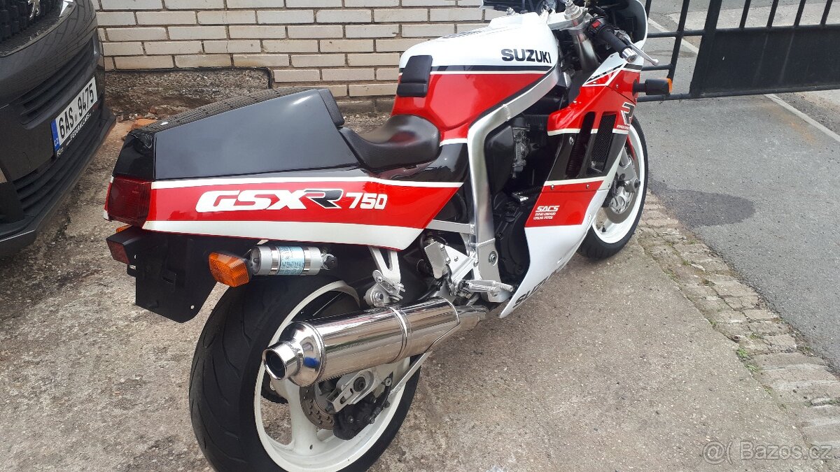 Suzuki GSXR 750 - 7