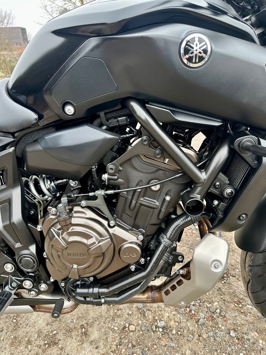 Yamaha mt 07 - 7