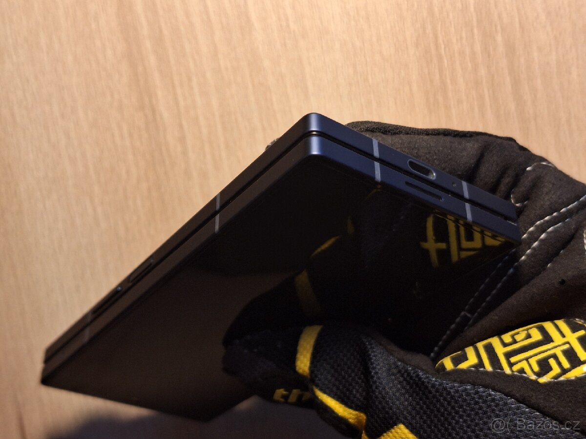 Galaxy Z Fold6 12/256GB Navy Blue, bohaté příslušenství - 7