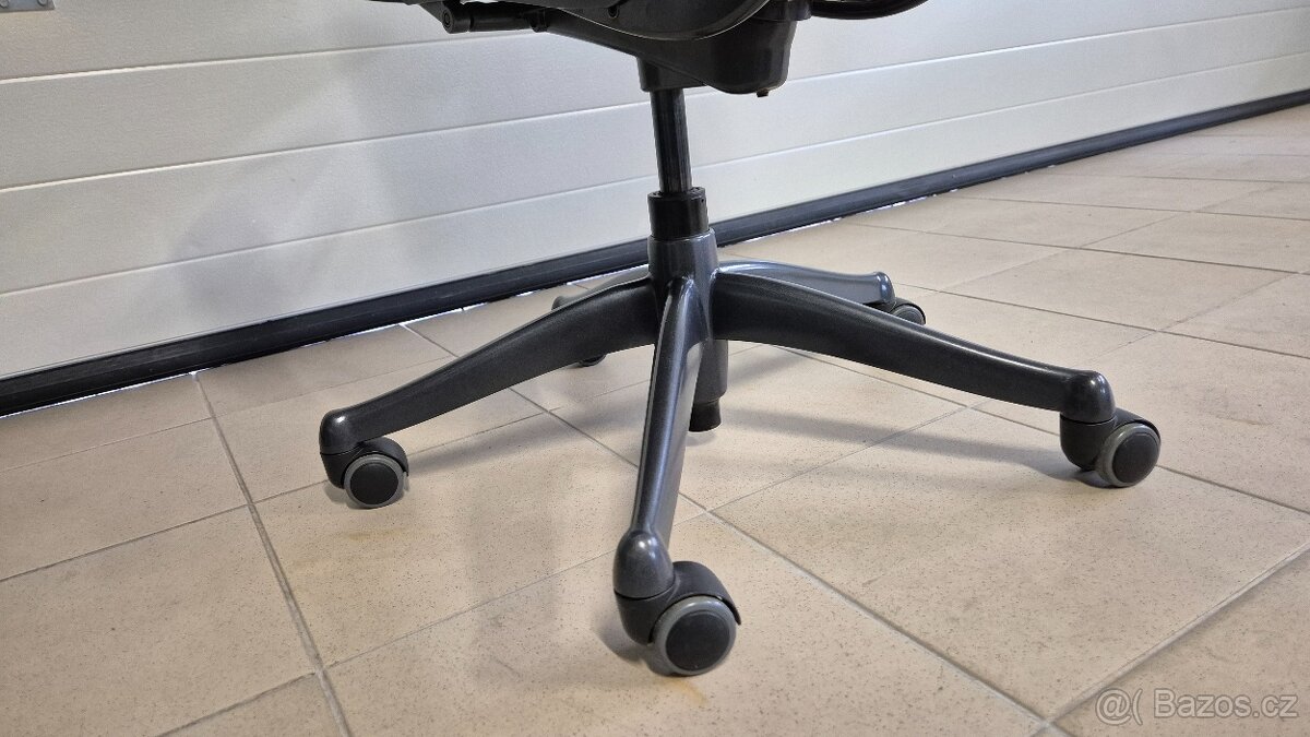 Kancelářská židle - Humanscale Freedom černá - 7