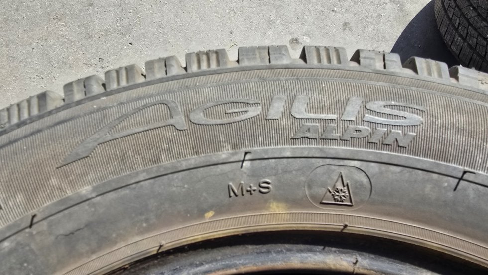 Zimní pneu 215/65/16c Michelin - 7