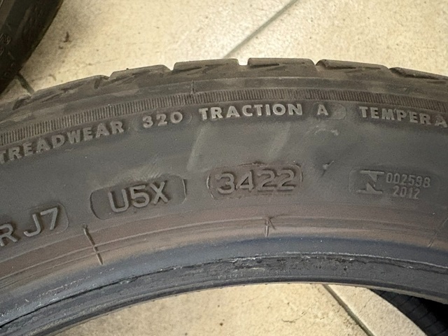 Bridgestone 225/45/18 - 7