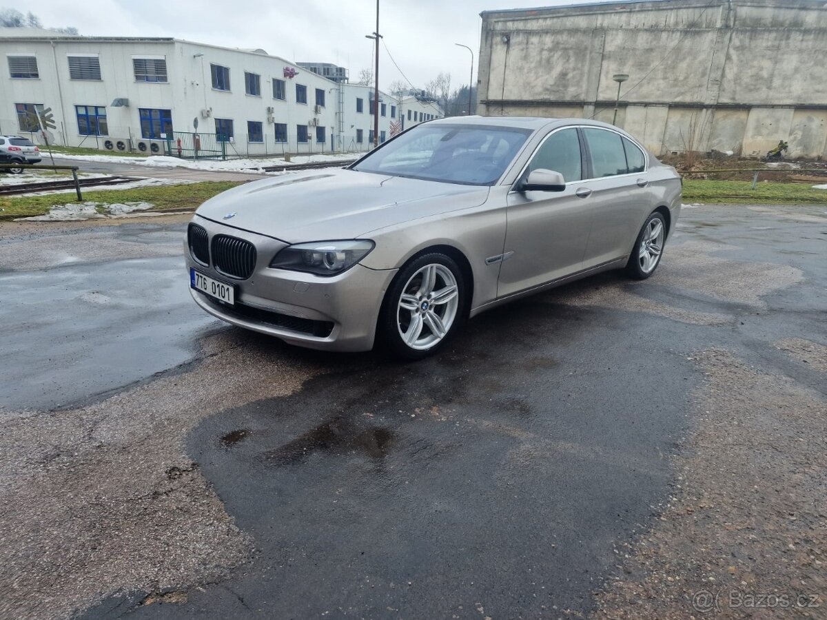 BMW 740d f01 rok 2010 velká výbava najeto 420tkm , - 7