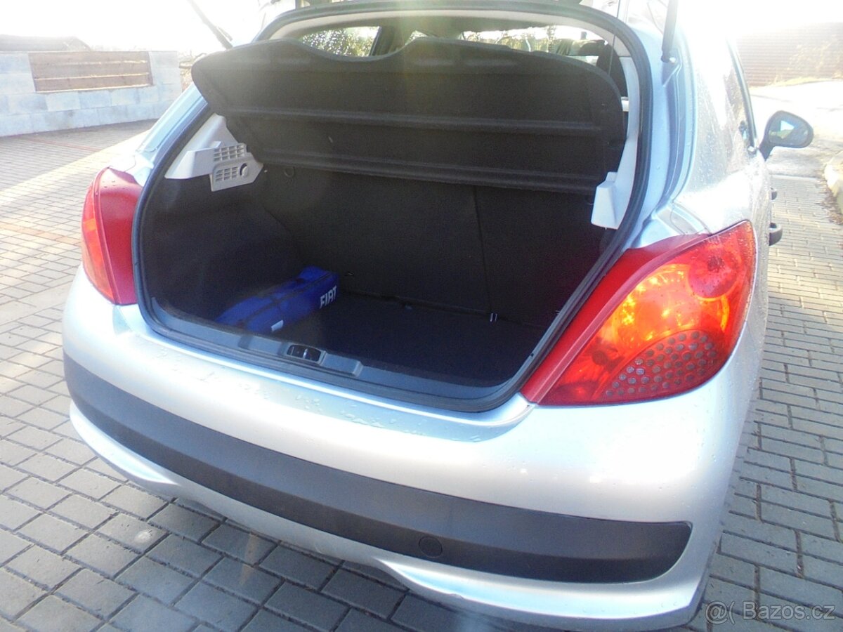 PEUGEOT 207 - 7