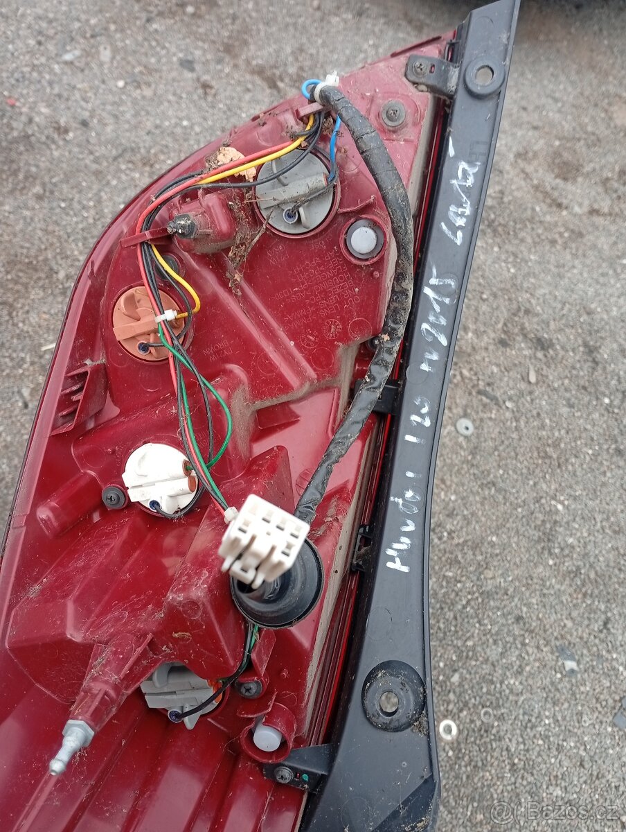 HYUNDAI I20 ZADNÍ LEVÉ SVĚTLO Z RV 2015 PĚKNÉ - 7