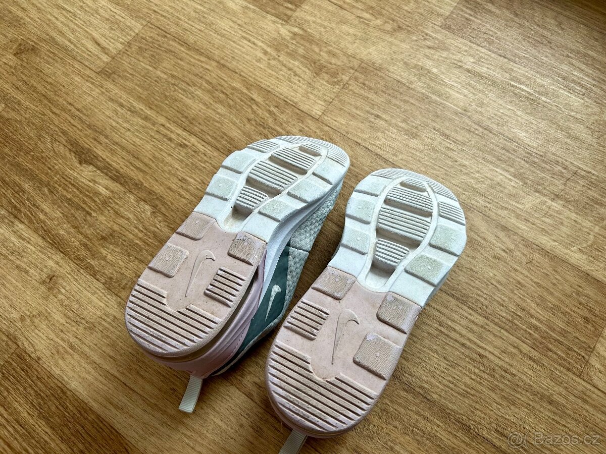 Kecky NIKE AIR MAX MOTION vel. 33.5 - 7