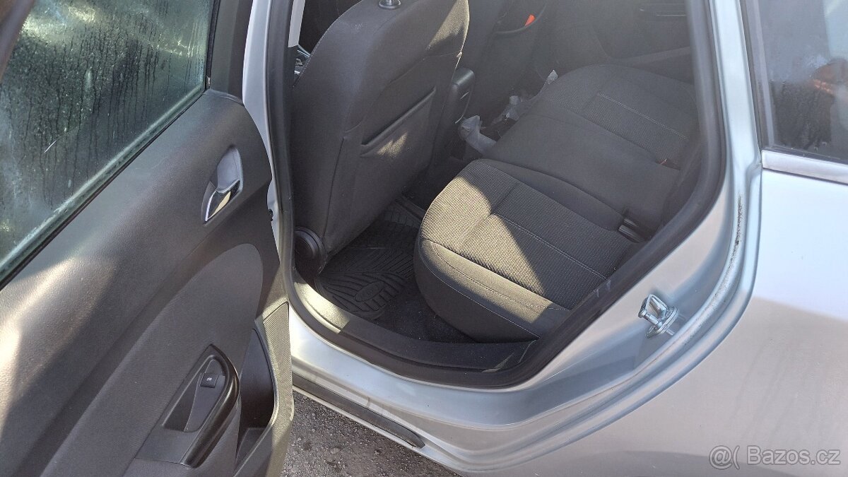 Opel Astra 2.0D díly - 7