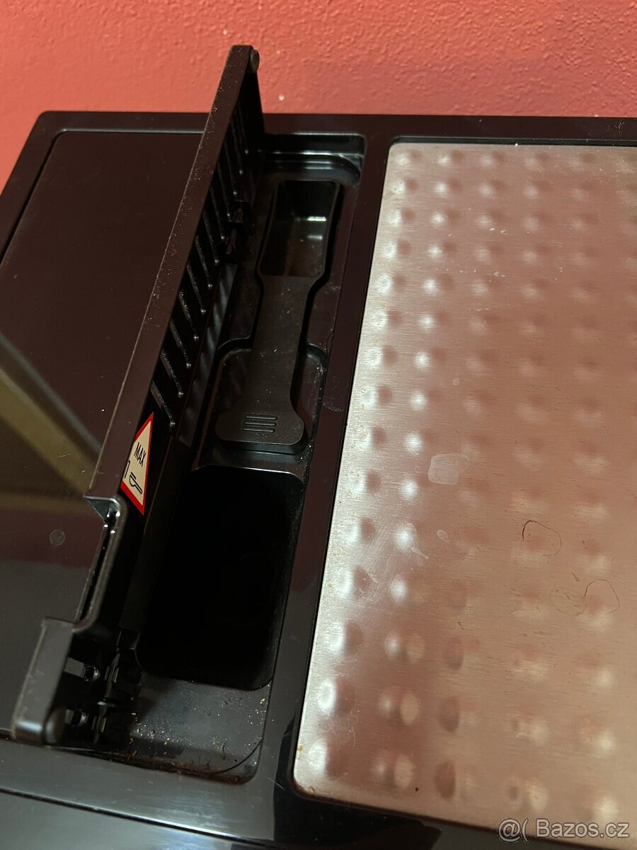 Kávovar De'Longhi ESAM 5500 Perfecta - TOP STAV - 7