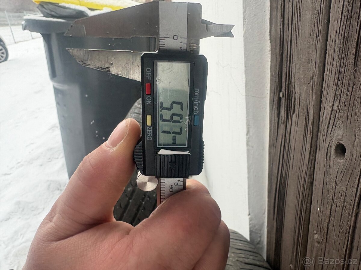 Goodyear efficientgrip 225/55 R19 99V - 7