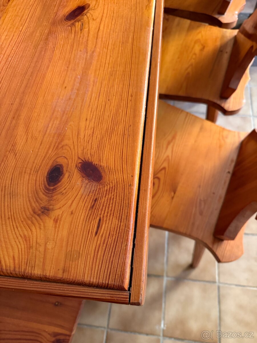 Masivní stůl s židlemi - 7