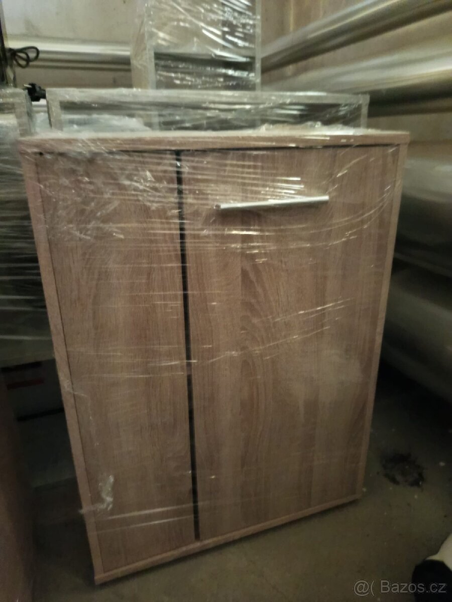 lednička, pračka, skříně - 7
