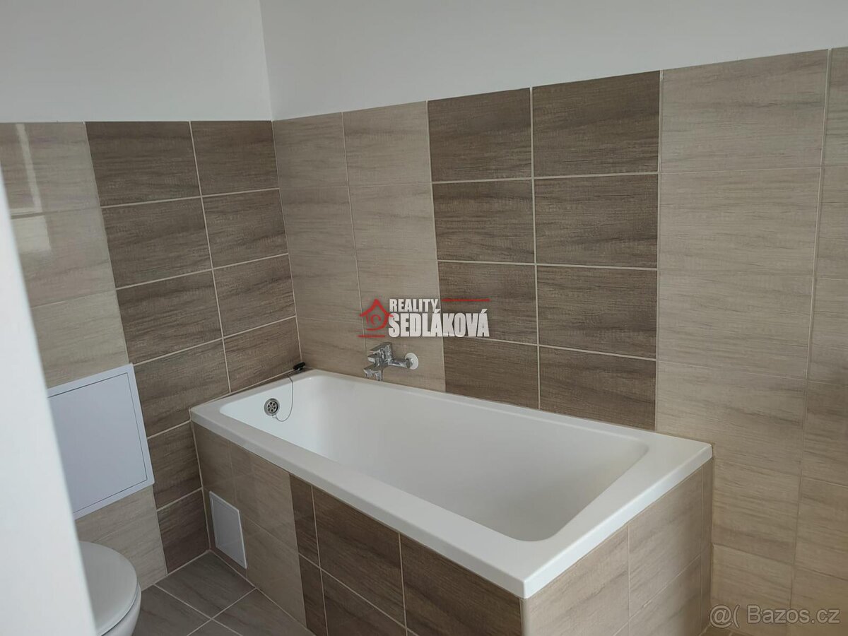 Pronájem bytu 1+1 v cihlovém domě se zahradou, Děčín II - 7