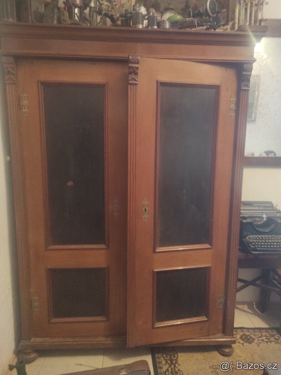 Skříň dřevěná starožitný - 7