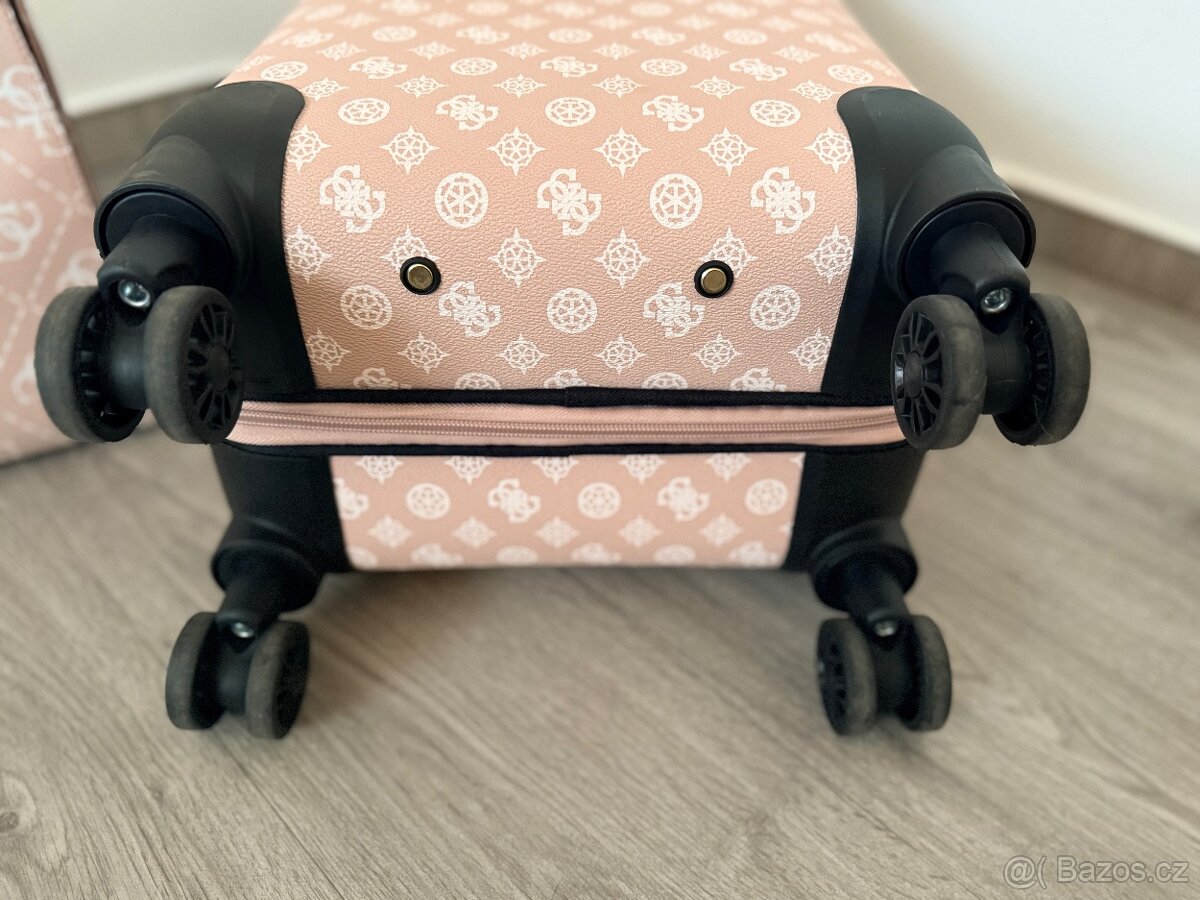 Luxusní cestovní set Guess - 7