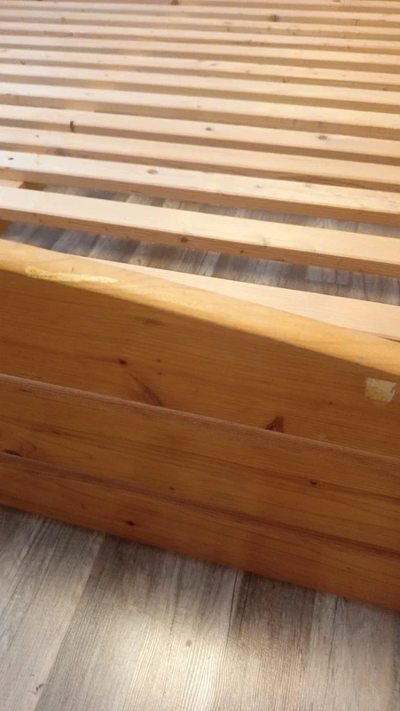 Postel masivní borovice - 7