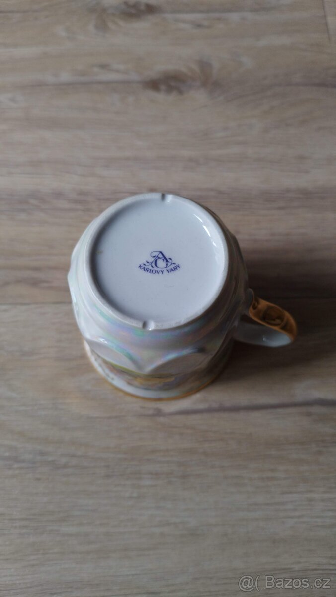 Skleničky, poháry a hrnek - 7