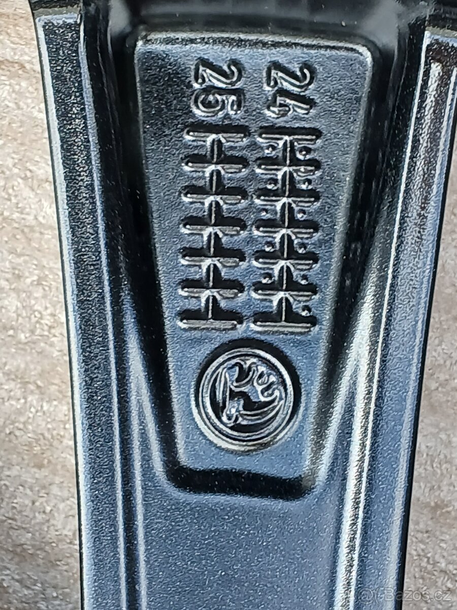 Pěkná nová letní orig alu Škoda Octavia 3 225/45/17 - 7