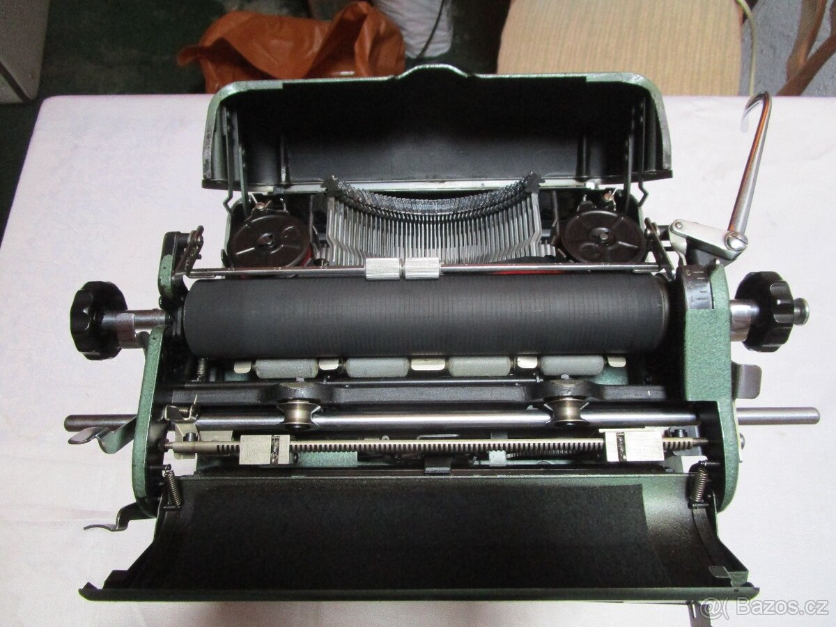 Starý psací stroj - 7