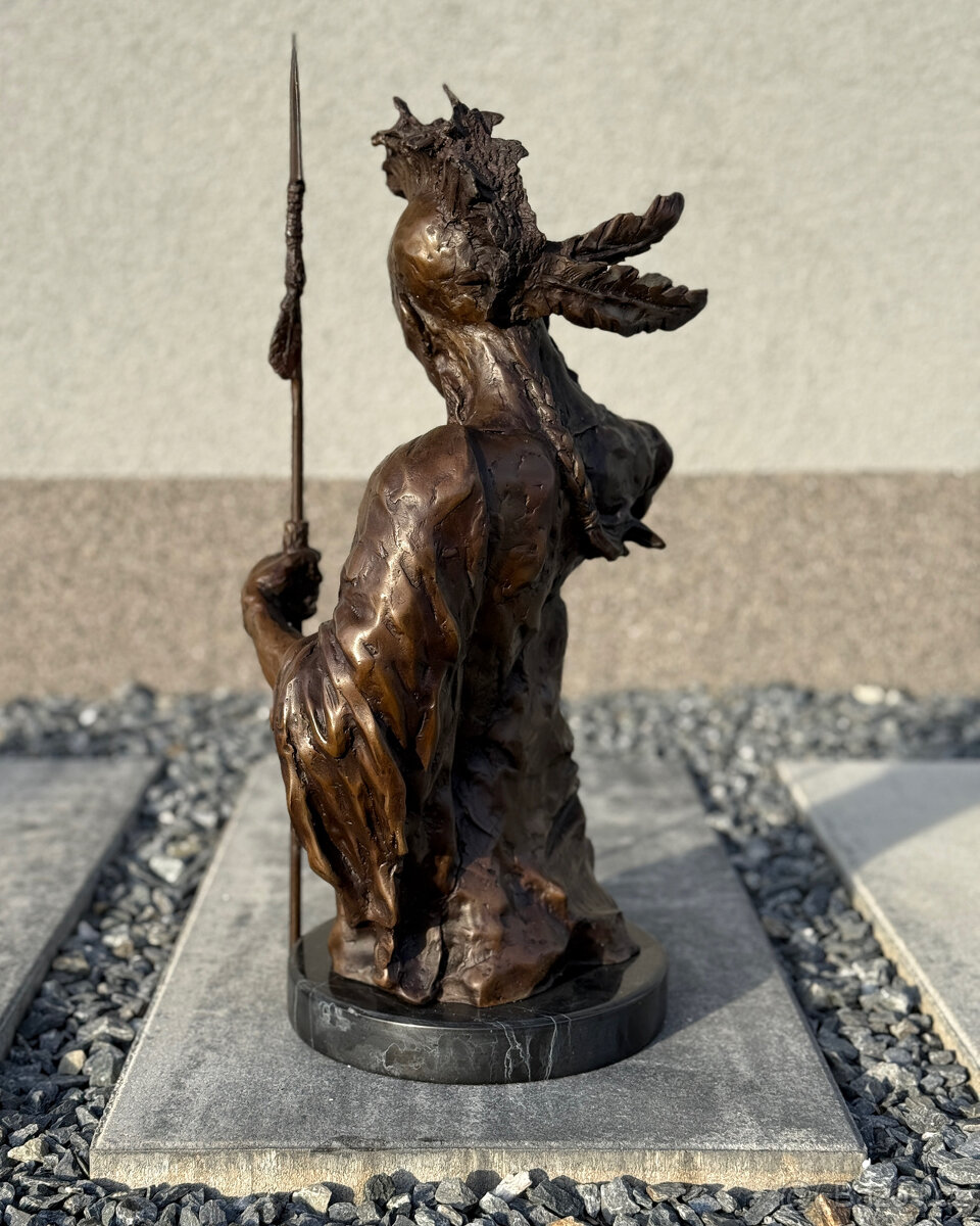 Velká bronzová socha Indiánský válečník luxusní dekorace - 7