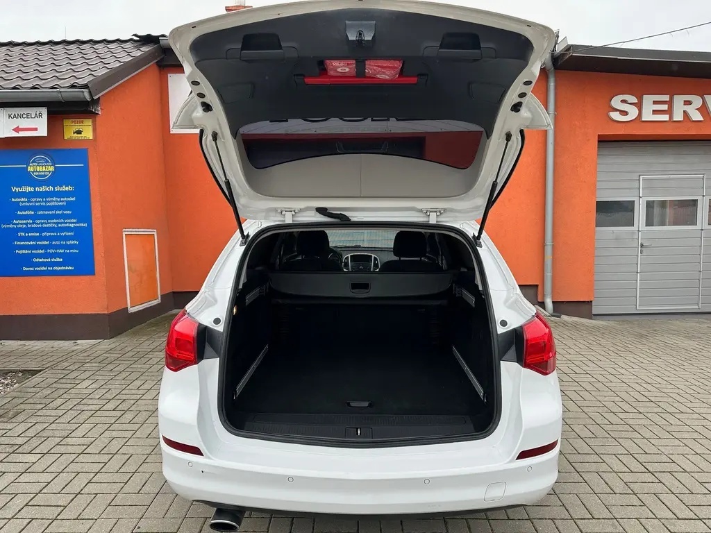 Opel Astra, 1.4 T 103KW NAVI,BI-XENON - 7