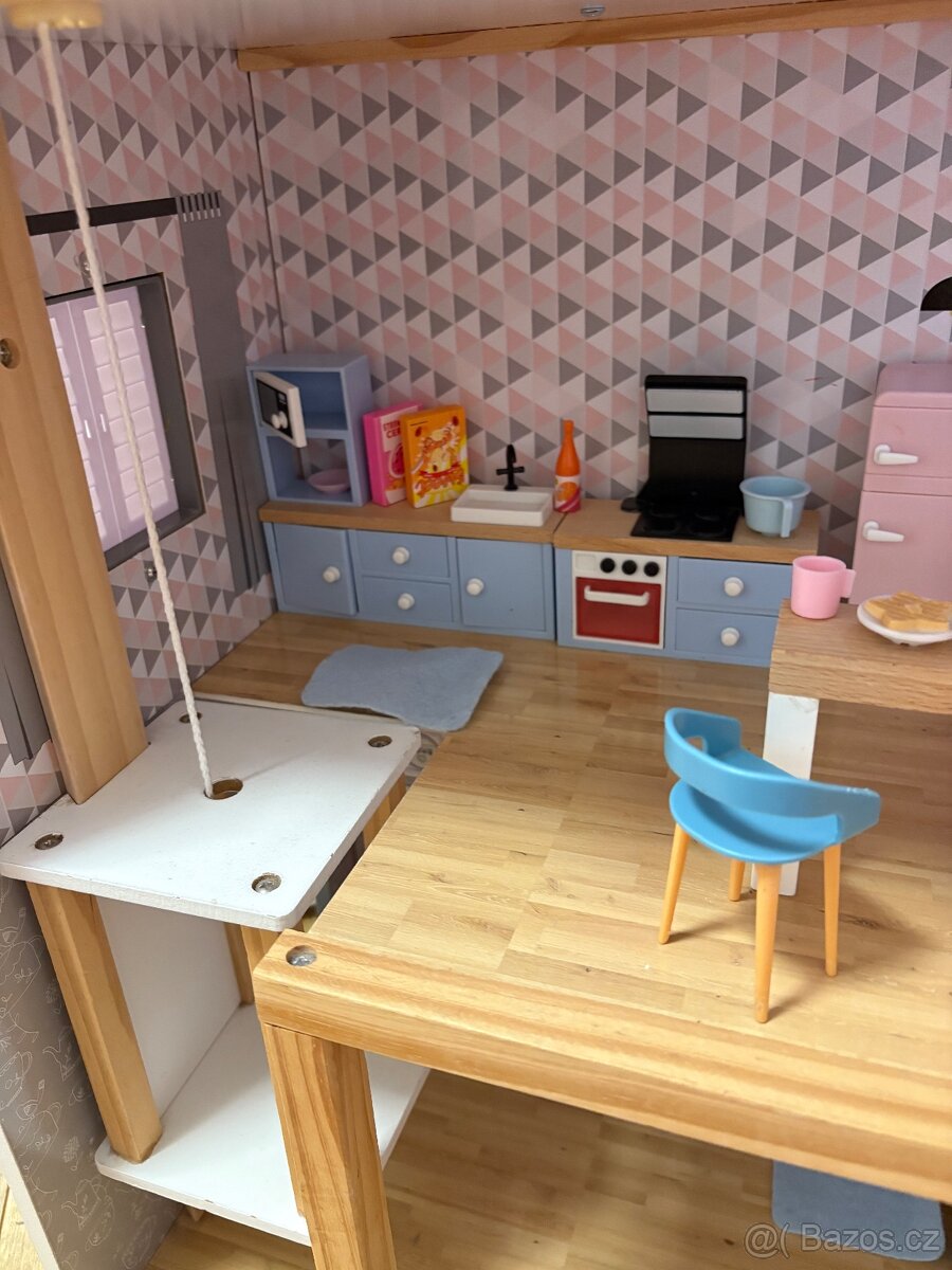 Dřevěný domeček pro panenky - 7