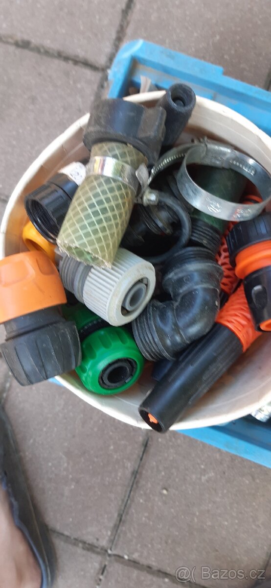 PE vodovodní potrubí a zbytky zahradních hadic 3/4" - 7
