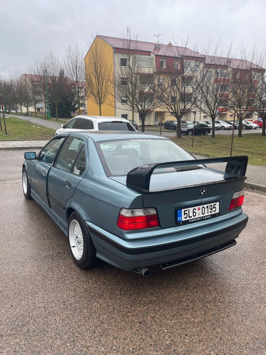 Bmw e36 318i sedan - 7