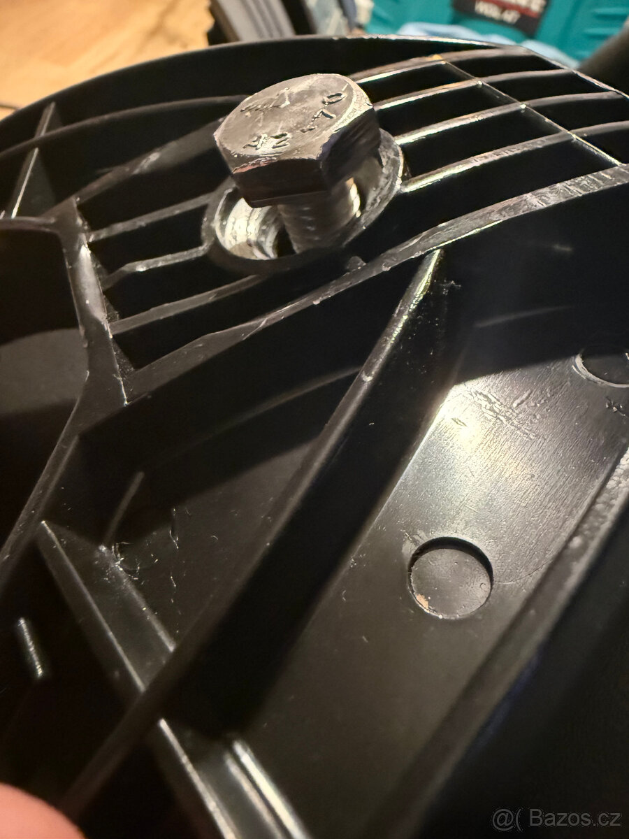 Thrustmaster volant T300 RS GT, s pedály, force feedback - 7