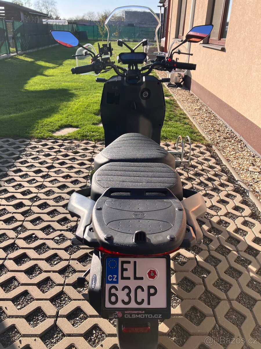 Elektrický skútr Super Soco CPX - 7