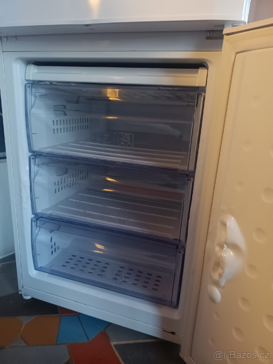 Lednice s mrazákem Beko - 7