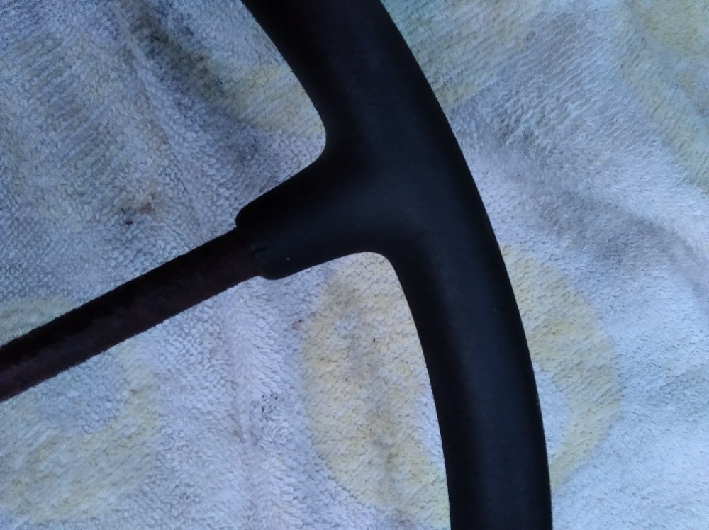 Prodám krásný nepopraskaný volant na ZETOR25 - 7