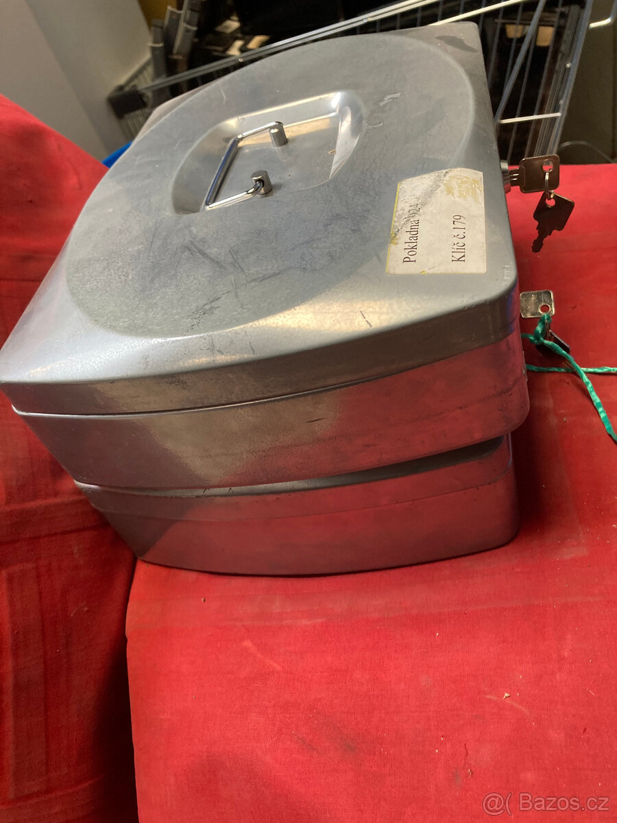 Pokladnička, trezorek, kasička, dva kusy za 500 k s poštou - 7