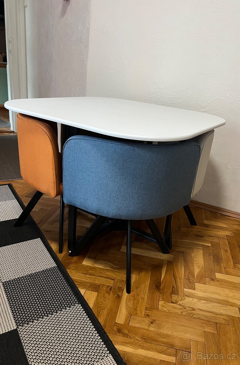 Designový jídelní set (stůl + 4 židle) - 7
