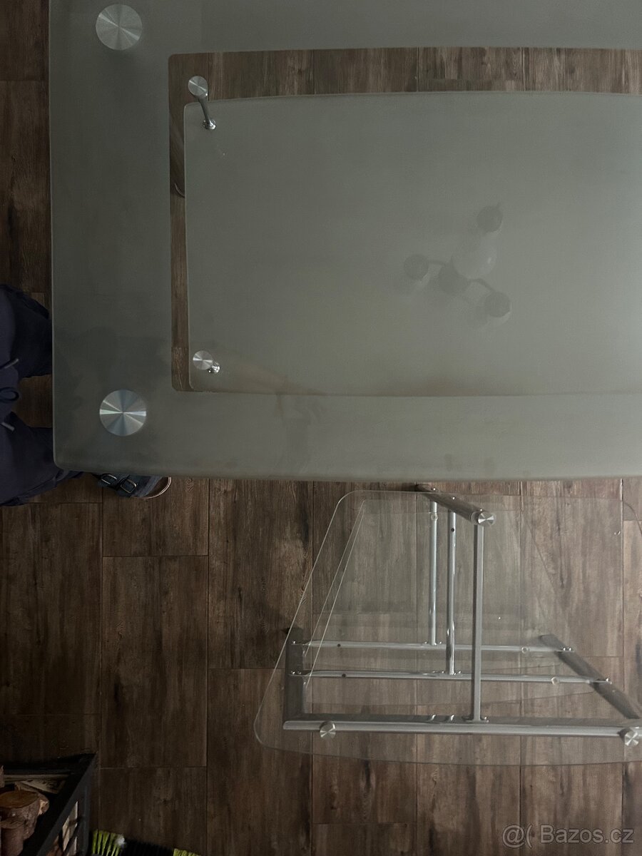 Velký skleněný stůl a skleněný stolek - 7