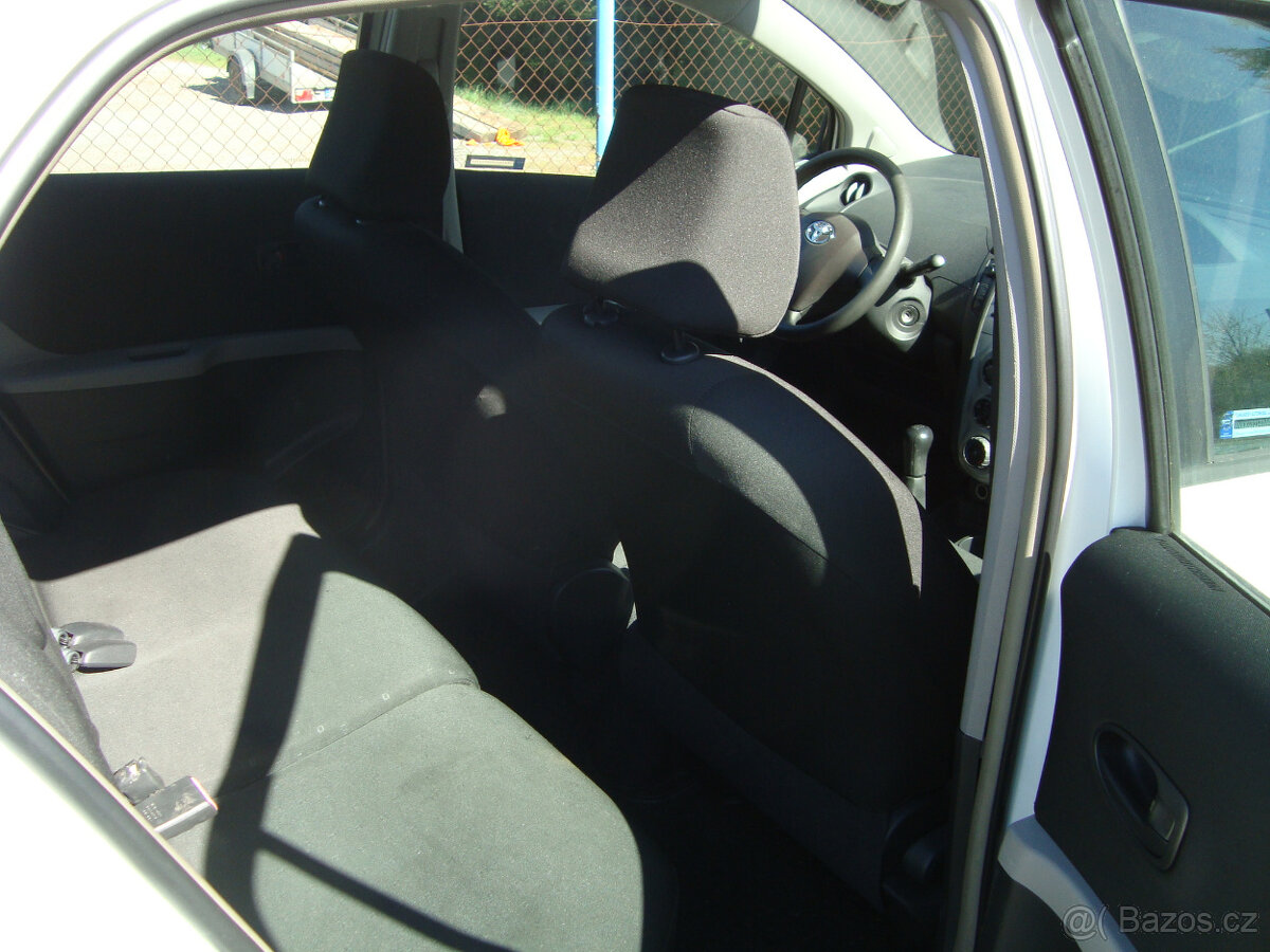 Toyota Yaris 1.0 - 7