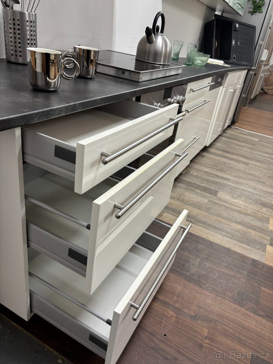 Světlá designová kuchyně SIMBA - 7