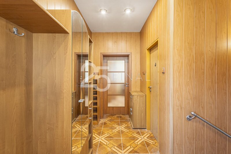 Multifunkční rodinný dům k prodeji se zahradou, k bydlení i - 7