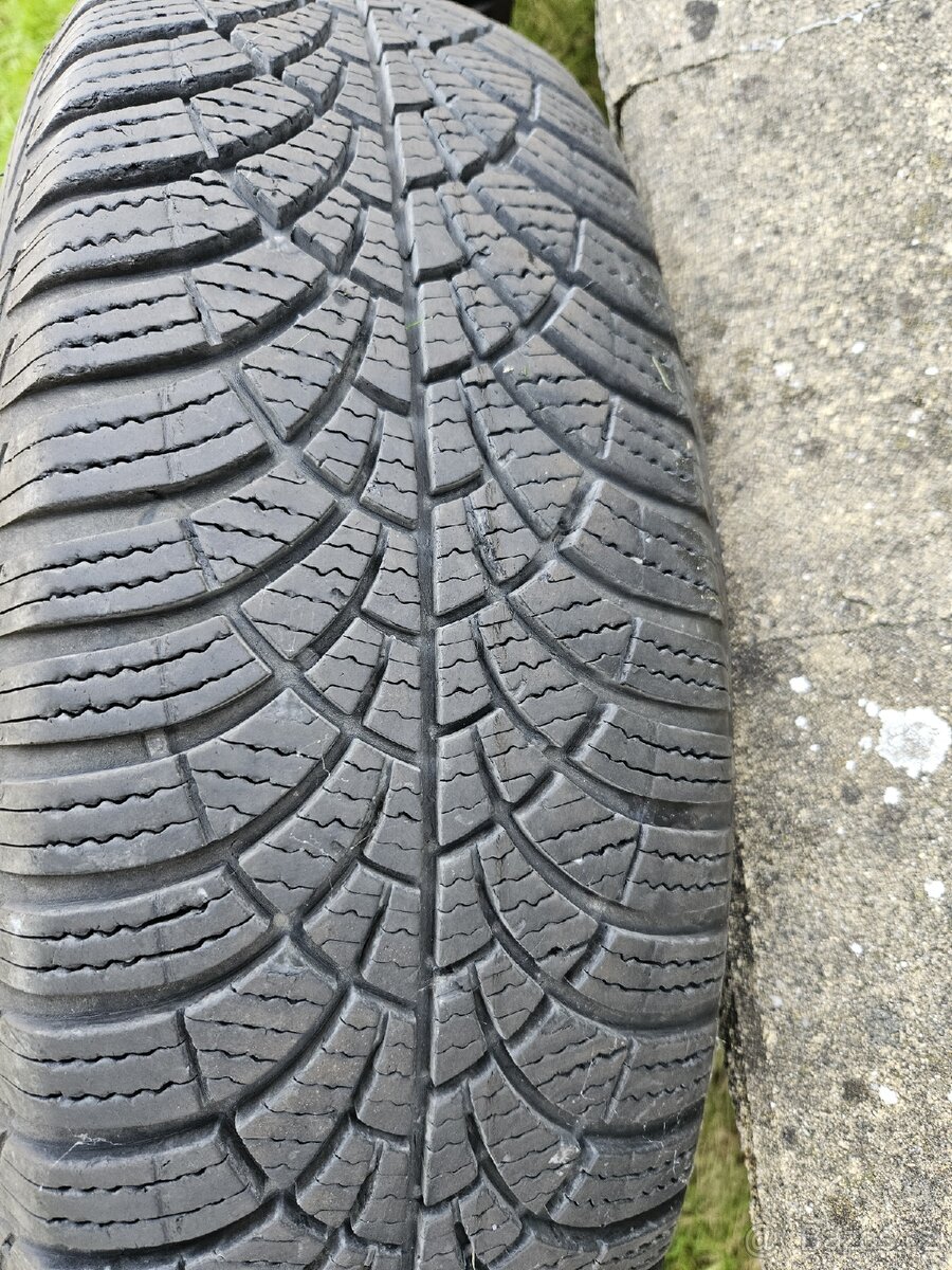 Sada zimních pneu Goodyear Ultragrip 9 185/65 R15 88T - 7