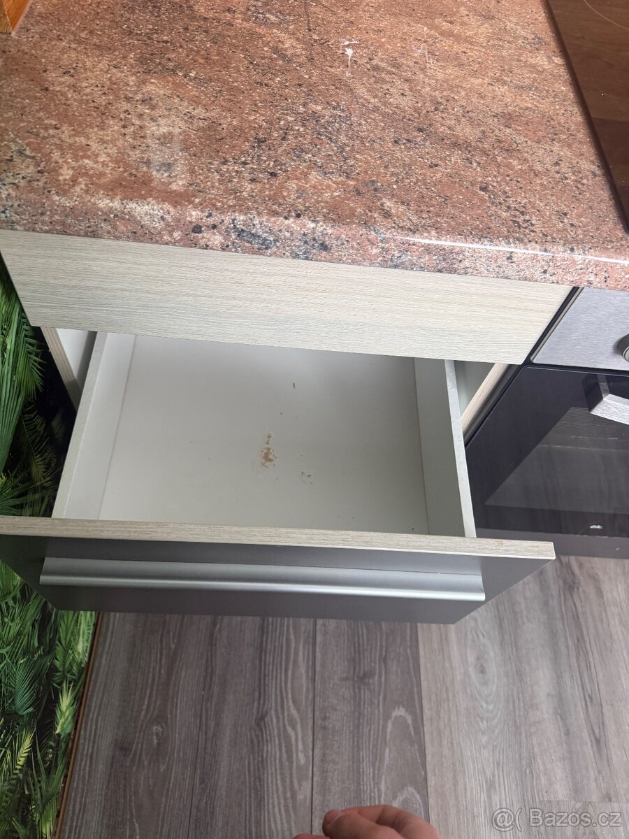 Kuchyňská linka se spotřebiči - 7