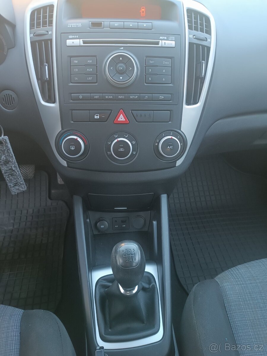 Kia Ceed 2010, 1.6 benzin - 7