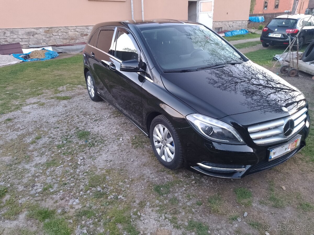 Mercedes Benz B180 - 7